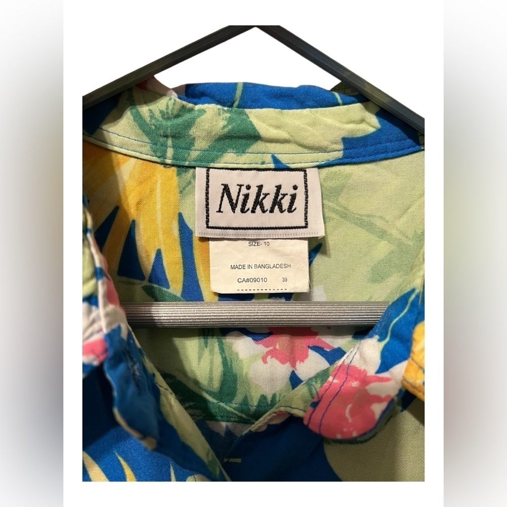 Nikki Hawaiian Button-Up Top – Size 10 - Picture 5 of 5